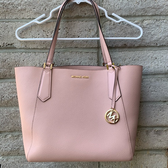 Michael Kors Handbags - Michael Kors shoulder bag Michael Kors Handbags - Michael Kors shoulder bag
